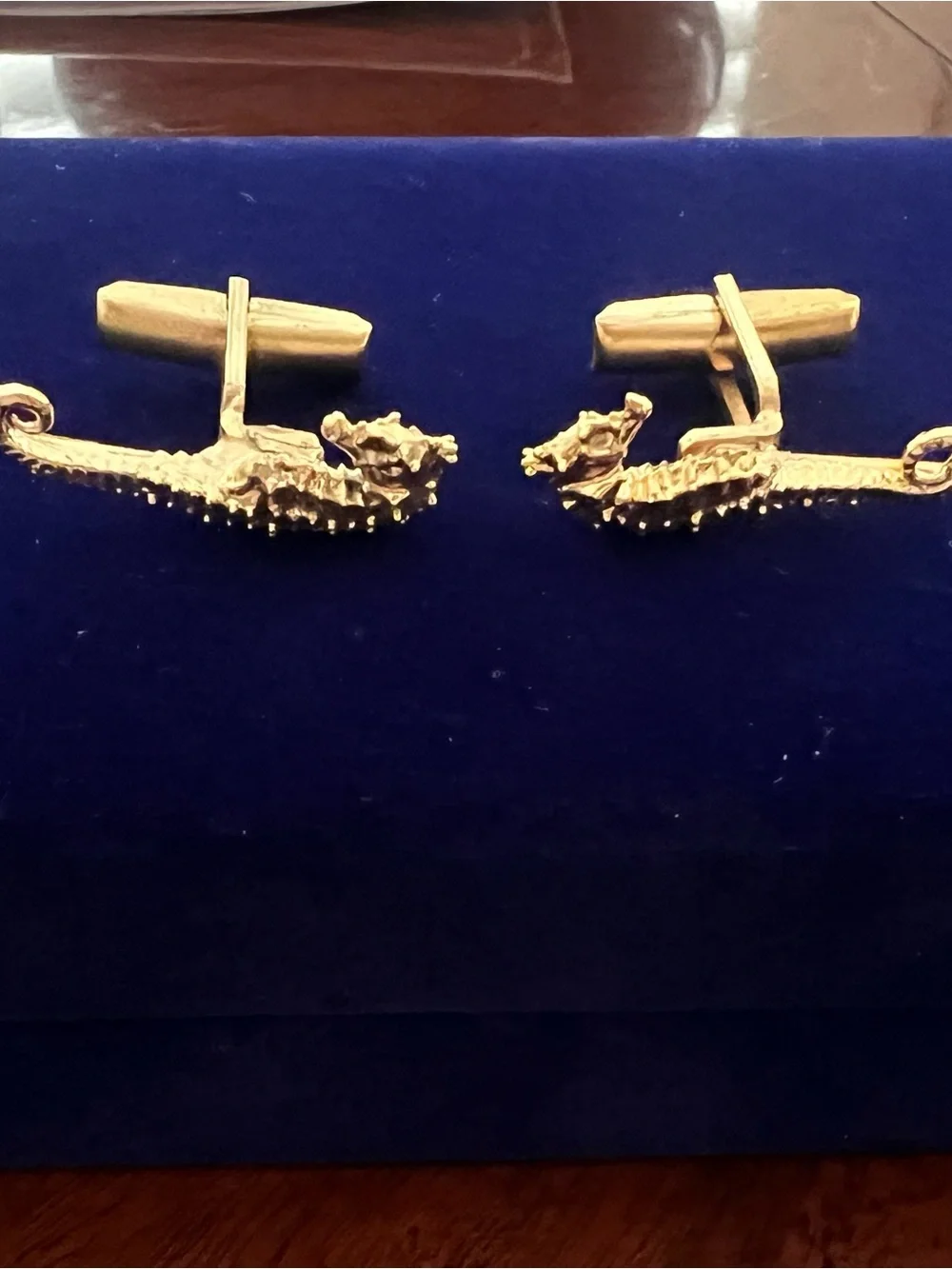 Gold tone Crocodile Cufflinks - Men's Accessory. Vintage